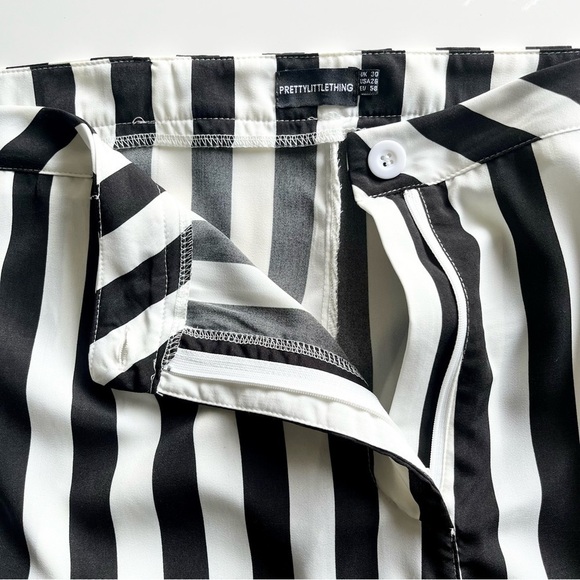 PrettyLittleThing Black & White Striped Wide Leg Pants Size 26 - Picture 5 of 11
